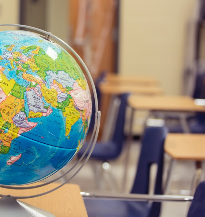 Imagem ilustrativa do curso Educação de Jovens e Adultos Em Ensino de História e Geografia