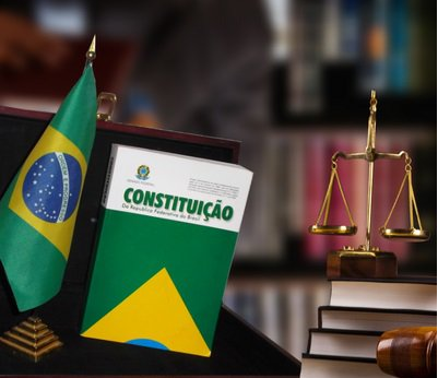 Imagem ilustrativa do curso Direito Constitucional