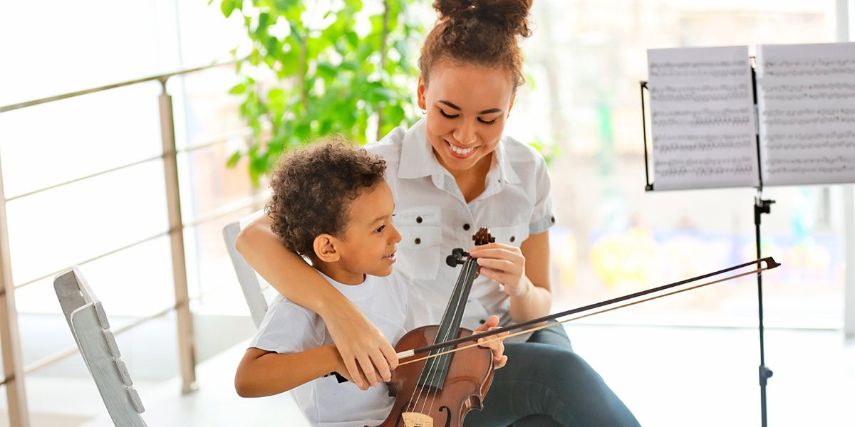 Imagem ilustrativa do curso Ensino de Arte e Música